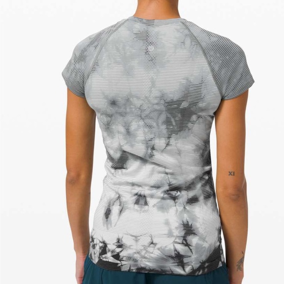 Lululemon Swiftly Tech Short Sleeve 2.0 *Shibori - Picture 2 of 5